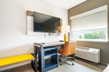 Suite, 1 Queen Bed with Sofa bed, Non Smoking (Efficiency, Upgrade)