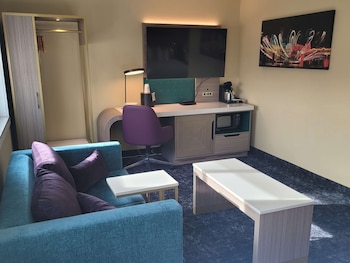 Standard Room, 2 Queen Beds, Non Smoking, Refrigerator & Microwave (Larger Room;with Sofabed)