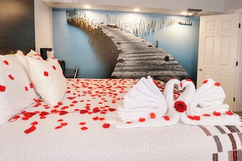 Honeymoon Suite w/ JettedTub Non-Smoking