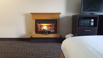 Standard Room, 1 King Bed, Non Smoking, Fireplace