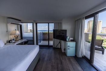 Platinum Direct Ocean View Terrace (Club Access)