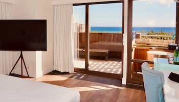 Platinum Direct Ocean View Terrace (Club Access)