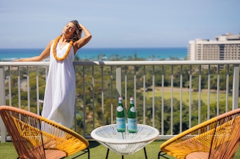 Gold Ocean View King Room (Club Access)