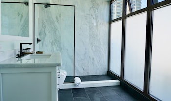 Platinum Terrace Penthouse (Club Access)