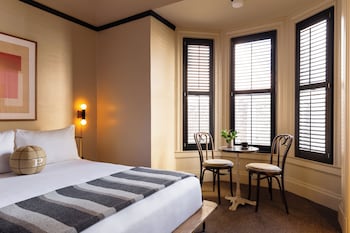 Deluxe Room, 1 Queen Bed