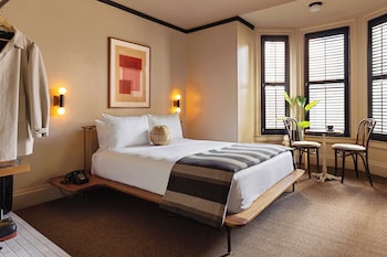 Standard Room, 1 Queen Bed, City View