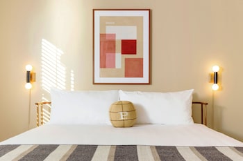 Superior Suite, 1 Queen Bed, Accessible (The Queen ADA)