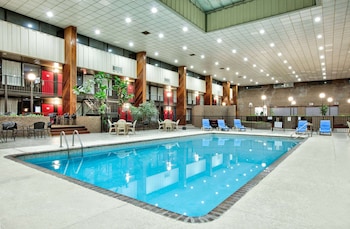 Room, 2 Queen Beds, Non Smoking, Poolside (Interior)