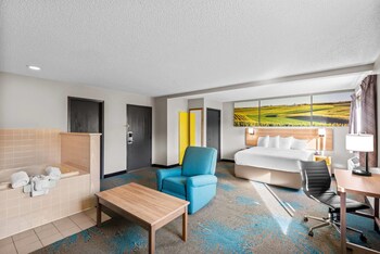 Suite, 1 Queen Bed