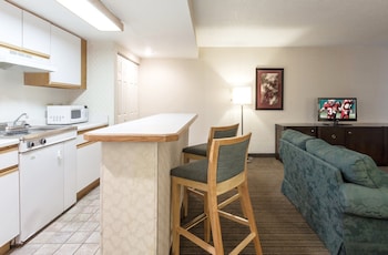Suite, 1 King Bed, Non Smoking, Kitchen