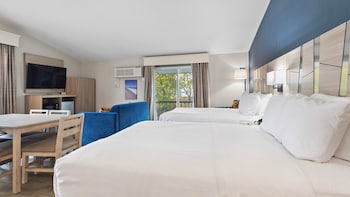 Suite, 2 Queen Beds, Non Smoking, Refrigerator & Microwave (Larger Room;with Sofabed)