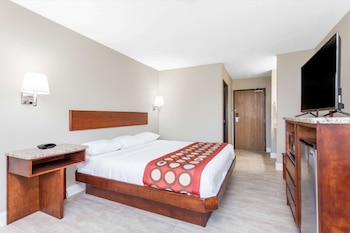 Suite, 1 Queen Bed, Kitchen