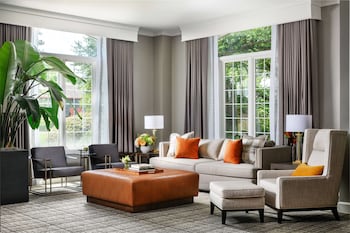 Suite, 1 King Bed, Corner
