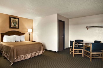 Standard Room, 1 Queen Bed
