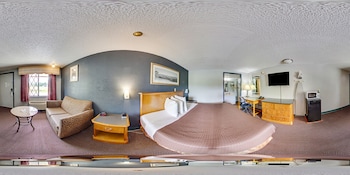 Room, 1 King Bed, Smoking (Microwave and Fridge in-room)