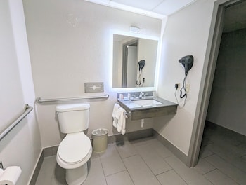 Studio Suite, 2 Queen Beds, Accessible, Bathtub