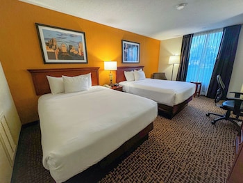 Room, 2 Queen Beds, Non Smoking