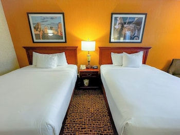 Room, 2 Queen Beds, Non Smoking