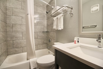 Deluxe Room, 1 Queen Bed, Non Smoking