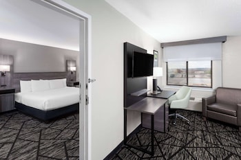 Suite, 1 King Bed, Non Smoking (Two-Room Suite)