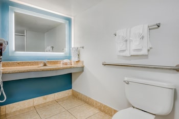 Queen Room with Roll-In-Shower- Disability Access- Non-Smoking