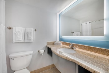 Pool Side Room with Two Double Beds - Non-Smoking