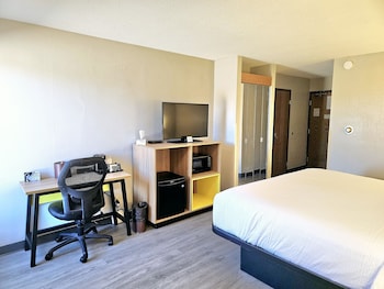 Room, 1 King Bed, Accessible, Non Smoking (Mobility, Bathtub w/Grab Bars)