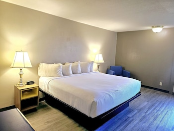 Room, 1 King Bed, Accessible, Non Smoking (Mobility, Bathtub w/Grab Bars)