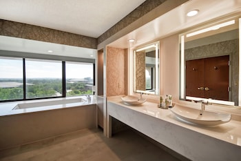 Presidential Suite, 1 King Bed, Kitchenette