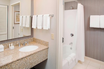 Room, 2 Queen Beds (Mobility/Hearing Accessible, Tub)