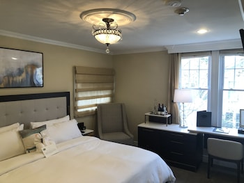 Superior Room, 1 King Bed, Non Smoking (Shower Only)