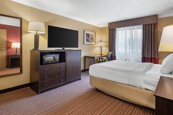 Standard Room, 1 Queen Bed, Non Smoking, Refrigerator & Microwave