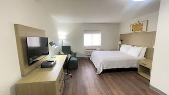 Studio Suite, 1 Queen Bed, Accessible, Non Smoking