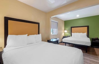 Suite, 2 Queen Beds, Non Smoking (Micfridge)