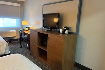 Room, 2 Queen Beds, Hearing Accessible, Non Smoking (Mobility/hearing, Roll-in Shower)