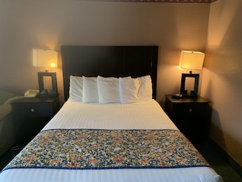 Standard Room, 1 Queen Bed, Non Smoking