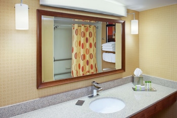 Room, 1 King Bed, Refrigerator