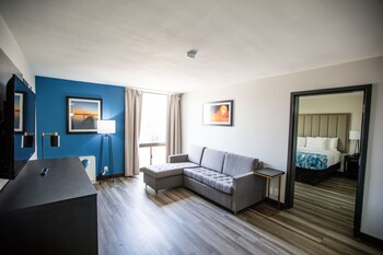Suite, 1 King Bed, Non Smoking (Tub with Grab Bars)