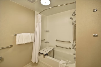 Suite, 1 Queen Bed, Bathtub (Mobility/Hearing Accessible, Tub)