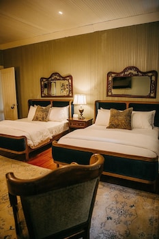 Family Single Room, 2 Queen Beds