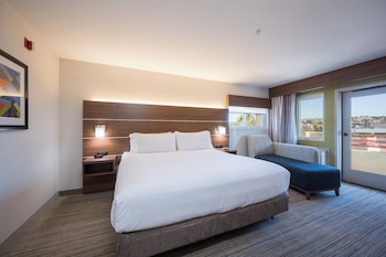 Standard Room, 1 King Bed, Balcony (Extra Floor Space)