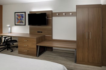 Standard Room, 1 King Bed, Balcony