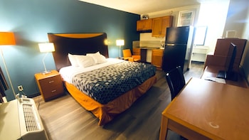 Room, 1 King Bed, Non Smoking, Kitchenette