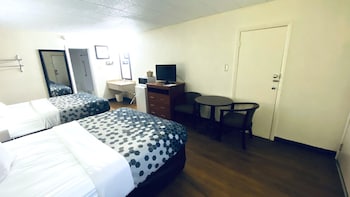 Deluxe Room, 2 Queen Beds, Non Smoking