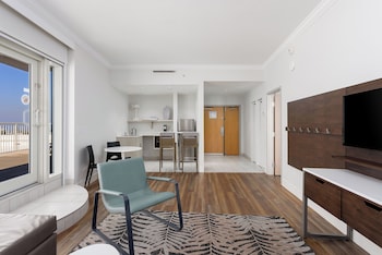 Suite, 1 King Bed (Walk-In Shower)