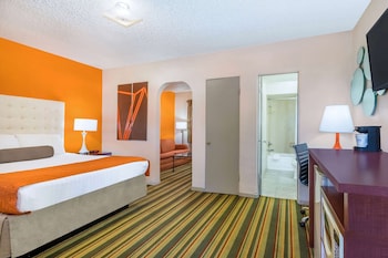 Luxury Suite, 1 Queen Bed with Sofa bed, Non Smoking