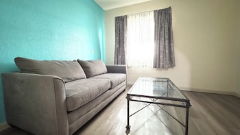 Luxury Suite, 1 Queen Bed with Sofa bed, Non Smoking
