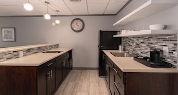 Premium Suite, 1 King Bed, Kitchenette