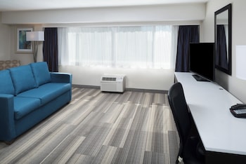 Suite, 2 Queen Beds, Accessible (Communications, Roll-In Shower)