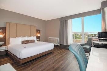 Premium Room, 1 King Bed (Coast Premium King)